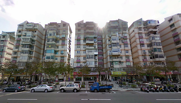 熱搜社區基河國宅成交掛蛋,房仲認為是房價觸底,屋主不給殺所致。(翻攝自Google Map)