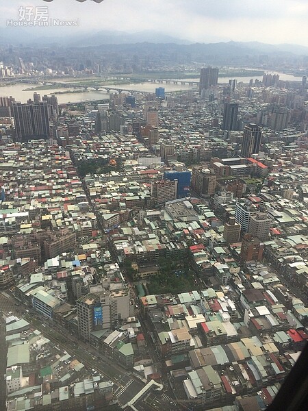 台北市與新北市鳥瞰空照圖。(吳光中／攝)