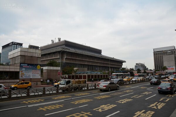 台北車站忠孝西路前街景。（好房網News記者 陳韋帆／攝影）