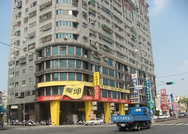台南永康「維冠金龍」大樓(圖截自於google map)