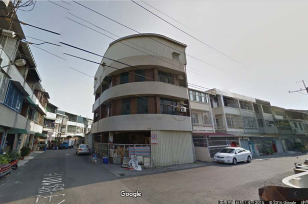 圓形轉角設計容易導致建屋受損，圖為此次台南仁德區倒塌建物。（翻攝自國家地震工程研究中心）