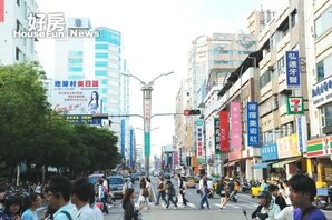 一中商圈打「巷戰」　1.5坪月租2萬起跳