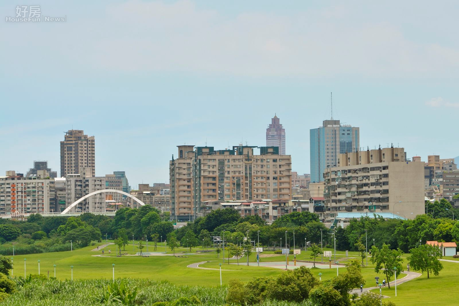 河岸宅,水岸宅,河岸公園宅,永和橋,中正河堤,大安區,中和區。(好房News記者 陳韋帆/攝影)