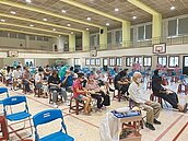 貨源不穩靈活接種　柯挺混打