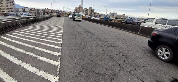 永安大橋分階段銑鋪封閉施工。圖/新北市政府提供