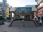 北捷清消不鬆懈！西門、龍山寺站部分出入口恢復通行　