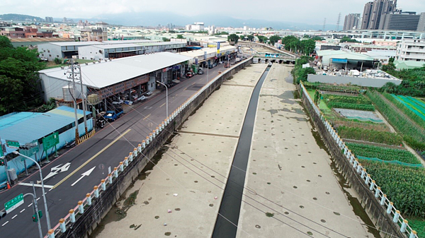 五股人不用再忍臭味!貴子坑溪、中港大排改善水質。圖/新北市水利局提供