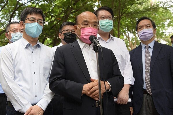 疫情降級後是否會發振興三倍券搶救內需？蘇揆鬆口：「時間到了，自然會推出來。」 圖／行政院提供
