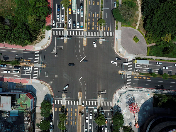 新竹砸3.6億,竹北光明六路、自強南北路晉升示範道路。圖/新竹縣工務局提供