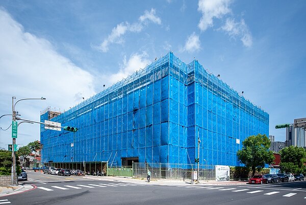 「龜山區停18立體停車場新建工程」預計今年底完工,滿足長庚醫院、龜山大坪頂地區停車需求。圖/桃園市政府提供