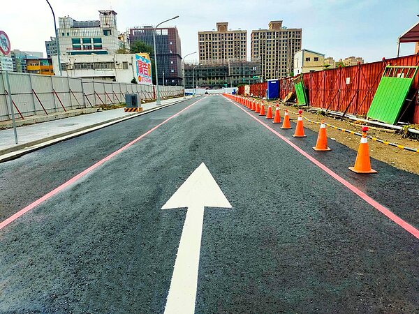 武德街拓關工程第一期完工通車,八德街往南京路方向。圖/台中市建設局提供