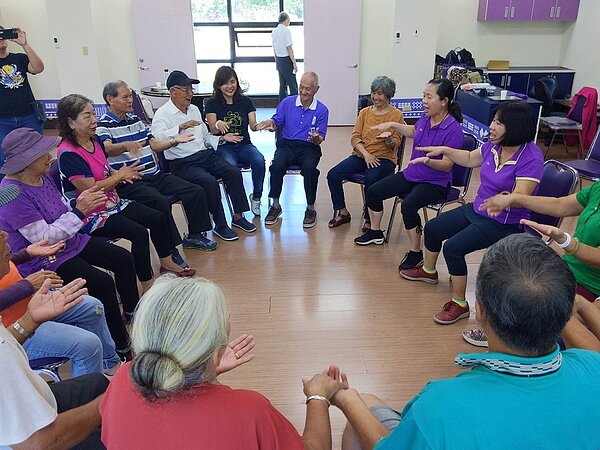 甲仙省親會館社區長輩照顧活動(疫情前)。圖/高雄市政府提供