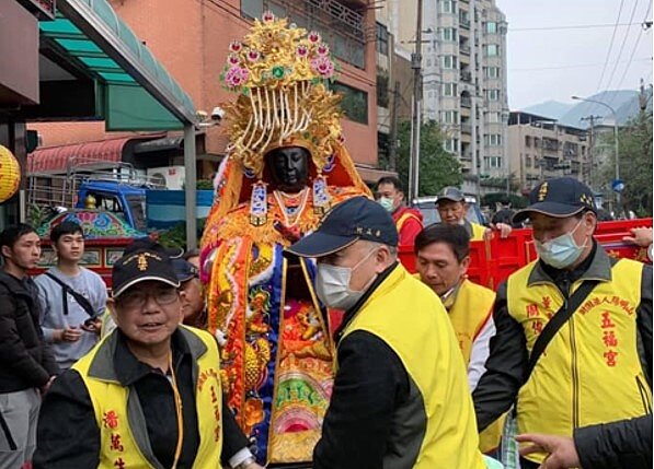 五福宮迎請關渡宮大媽、二媽、慈生宮五谷先帝。圖／曾富榆里長提供