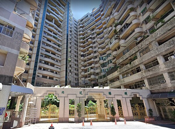 洪平森二子被控用木梯抵住大樓逃生門,被高雄地檢署依公共危險罪起訴。圖/翻攝自Google Map