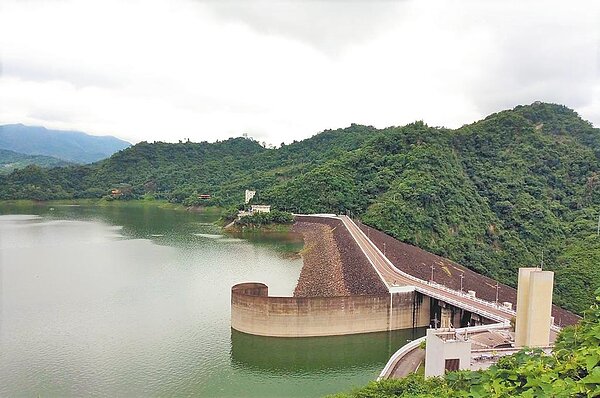 曾文水庫集水區22日降雨不多,截至下午5點,蓄水量為3.24億噸、水位219.36公尺、蓄水率63.58%。(南水局提供/劉秀芬台南傳真)