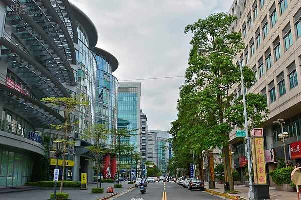 內湖瑞湖街商業大樓,街景,商辦大樓,新商辦大樓。(好房News記者 陳韋帆/攝影)