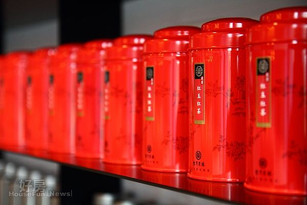 3.躋身世界四大名茶的「紅玉紅茶」,是大葉種阿薩姆紅茶和台灣野生茶樹衍生出的「台茶18號」,茶湯清澈亮紅,滋味甘潤濃醇,具有天然肉桂及薄荷香氣。
