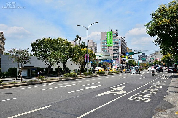 華固新天地旁的羅斯福路街景。(好房網News記者 陳韋帆/攝影)