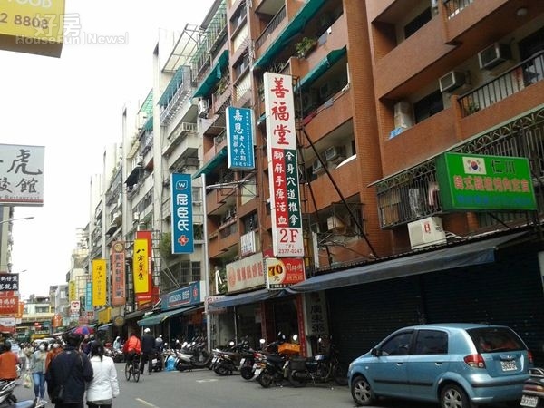 3安居街為台北市大安區頗具知名的小吃街。