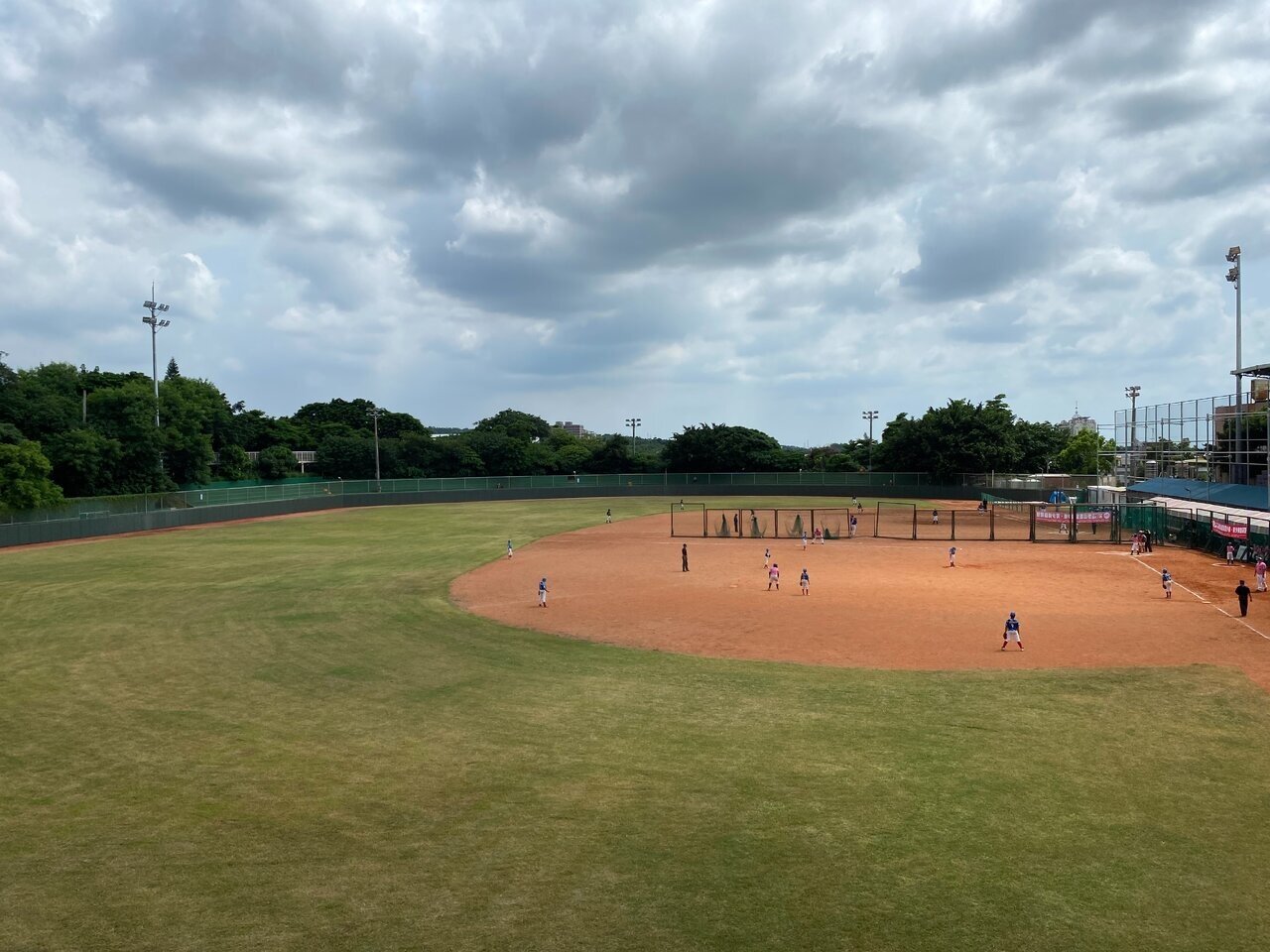 彰化八卦山棒球場因為有無法外擴的先天限制，無法舉辦正規的棒球比賽，縣府計畫斥資3.39億元辦理升級改造，興建符合國際規格的標準棒球場。記者劉明岩／攝影  