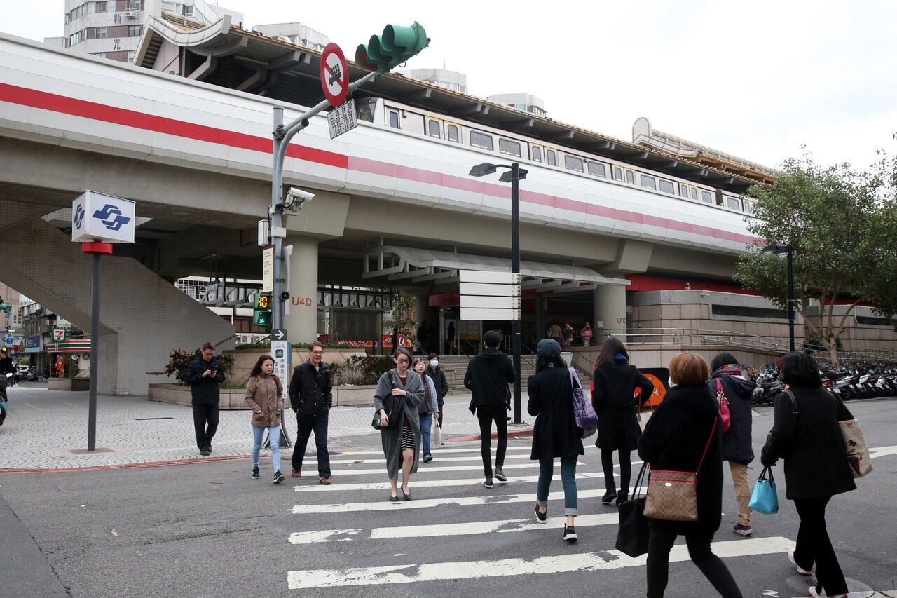 芝山站周邊居民憂心，未來芝山站成北士科南端重要交通節點，首當其衝將承受更大通勤轉乘壓力，盼市府規畫周邊為「行人友善示範區」。本報資料照片
 