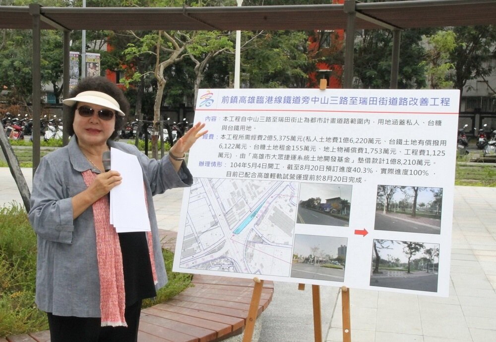 輕軌周邊綠美化工程完工，陳菊前往現場巡視。（截取自高雄市政府）