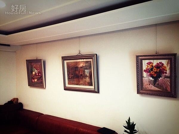 5.牆上擺著一幅幅油畫,彷彿走進藝廊。