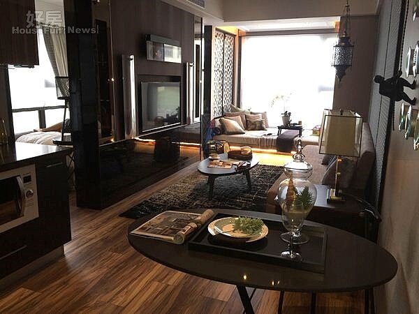 
2.渡假屋一房一廳一衛，格局方正，也有大片的落地窗，可以看風景。