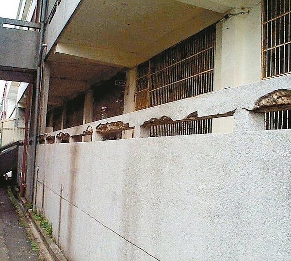 桃園市有許多老舊及危險教室,影響2萬7千名學生,教育局已編列預算逐年更新或重建,但議員認為經費少得可憐。( 圖/聯合報資料照片)