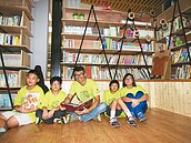 三峽小草書屋　延續9年課輔情