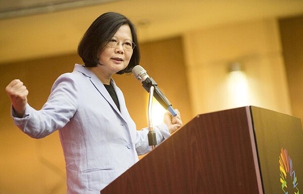 蔡英文提出8年20萬戶社會住宅政策。(翻攝自蔡英文Facebook粉絲頁)