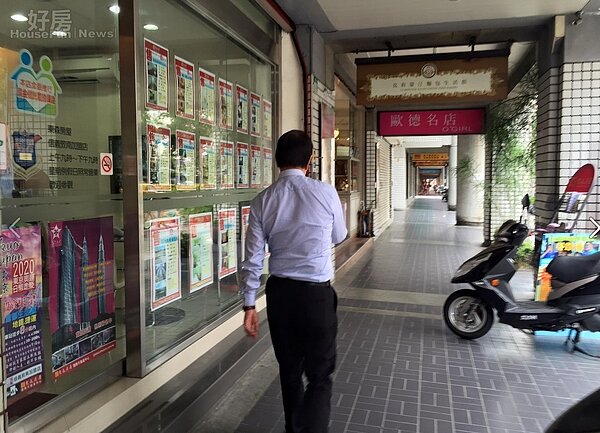 房價下修，民眾持續觀望（好房網NEWS記者張聖奕／攝影）