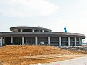 高美濕地　蓋海浪型建築迎賓