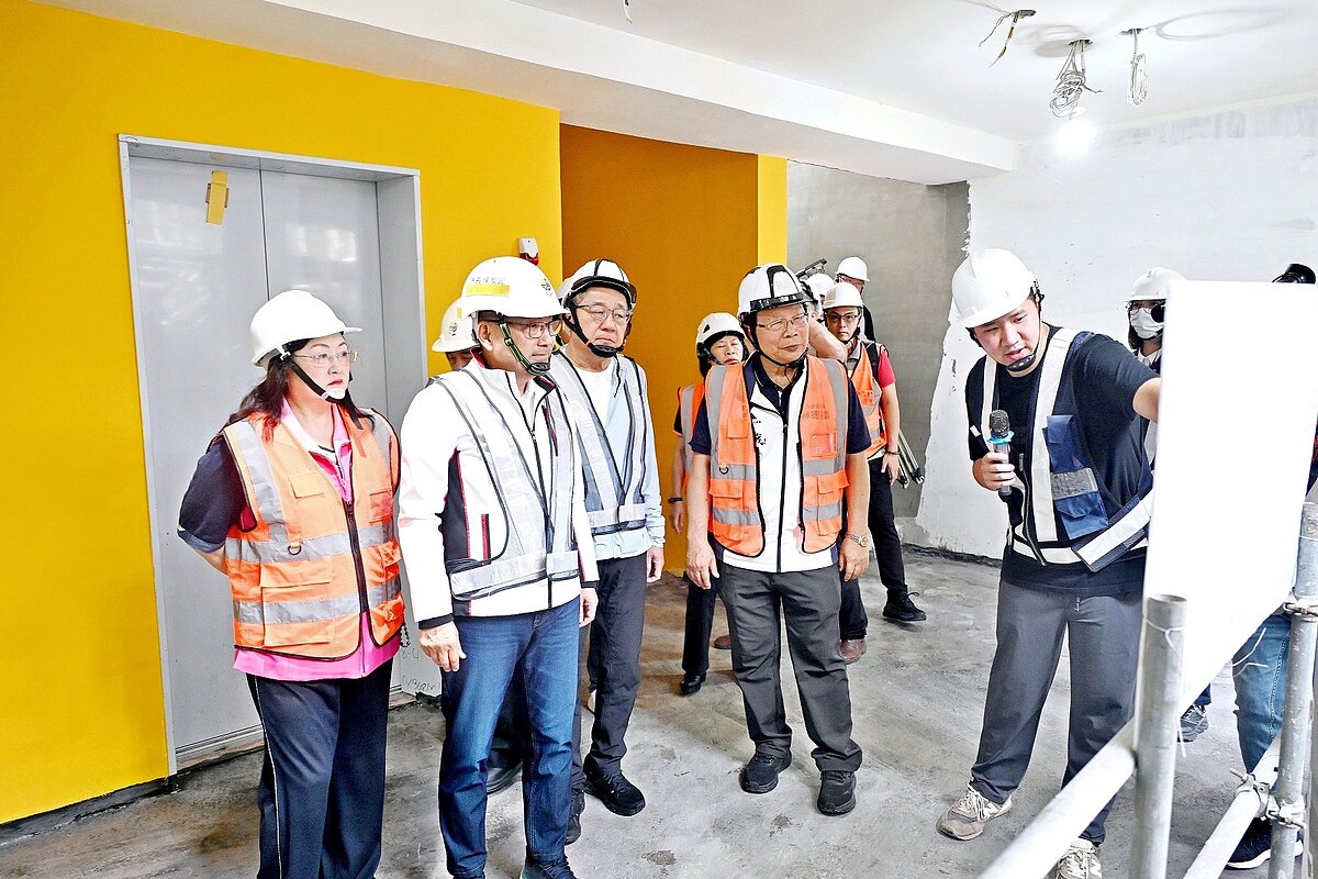 侯友宜表示,捷運萬大中和線預計明年完工,停車場設有連通道與萬大中和線LG05站連接,有效紓解捷運系統停車位需求。圖/新北市政府提供