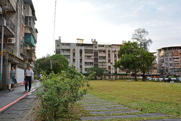 新店區閒置民眾土地，新北市府代管增加民眾綠地休閒空間。（好房網News記者 陳韋帆／攝影）