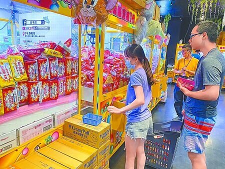 
「新北市自助選物販賣事業管理自治條例」擬放寬標準，不少議員憂安全性，新北市議會議長蔣根煌9日裁定草案退回新北市府。圖為示意圖。（本報資料照片）
