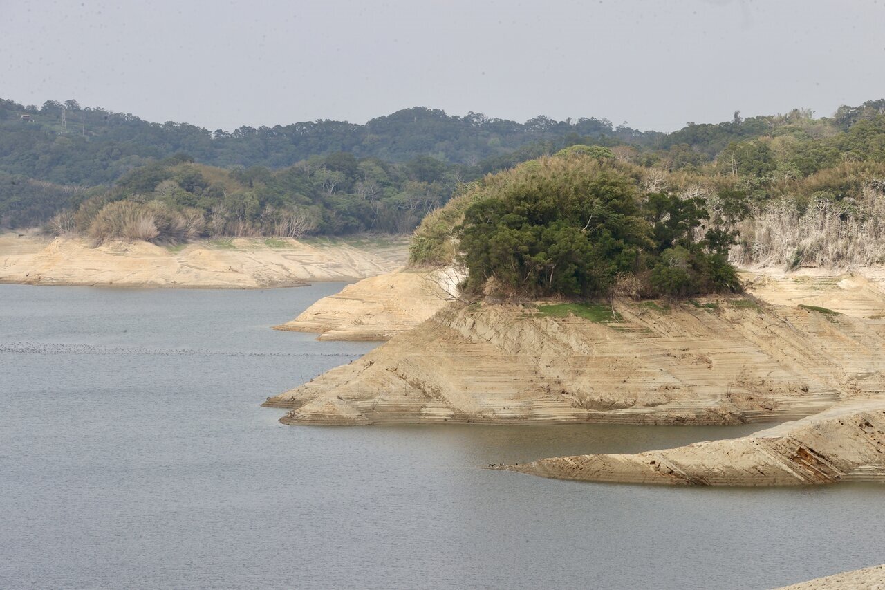 4月2日至4月8日上午7時，供應新竹、苗栗及臺中用水之主要水庫集水區累計降雨約170至380毫米，對水情有助益，讓新竹寶山及寶二、苗栗永和山與臺中鯉魚潭等水庫蓄水量回升，圖為寶二水庫。記者胡經周／攝影 