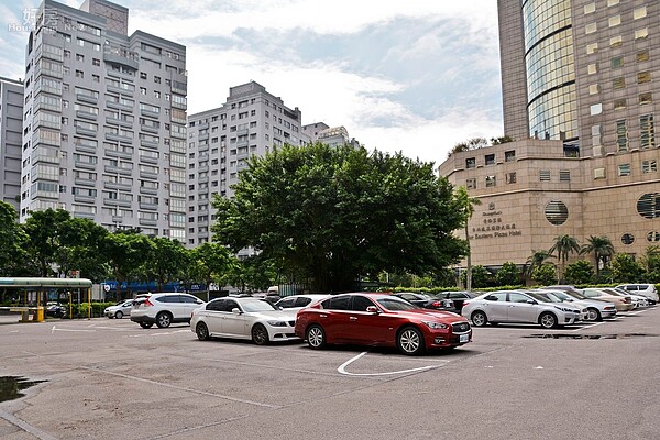 北市最貴大樓車位，都可在中山買戶中古小套房了。（好房網News記者陳韋帆攝影）