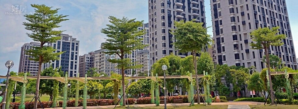 營建業10月營業氣候測驗點跌幅還相當明顯。營建業則因部分預算款未如實提撥,加上國內交屋潮歇與賣方讓利僵化,影響廠商對當月與未來景氣看法。(大刊頭)