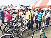 南市環局二手市集　腳踏車、家具熱賣