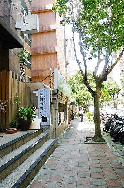 
7.中央五街頗具文藝氣息，瞿友寧喜歡流連這裡的咖啡店想創作靈感。