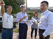 兩民代積極勘地　為大豐原地區運動中心請命