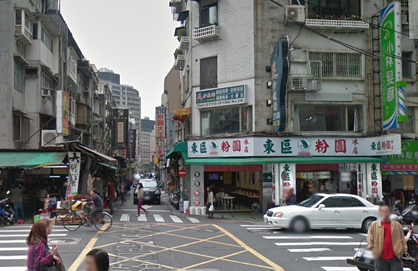 實價登錄顯示,最貴店面就在東區粉圓隔壁巷弄,每坪高達501萬元。(翻攝自Google Map)