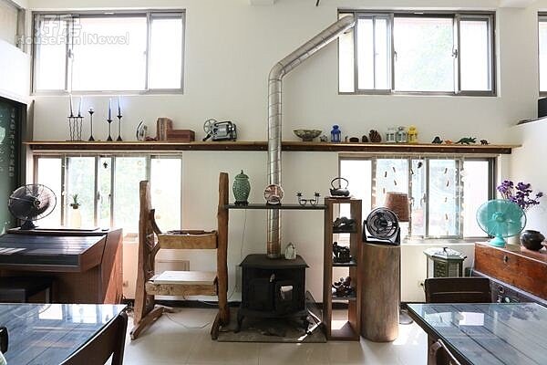 5.整面牆的裝飾品,透露著「伴山農莊」主人的個人嗜好。