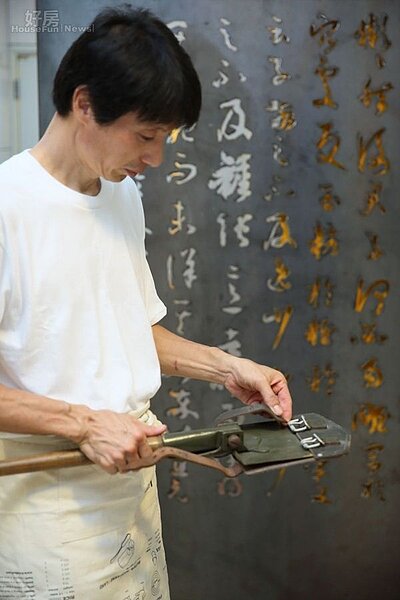 
12.陳雨達收藏第二次世界大戰期間德軍製造的圓鍬。