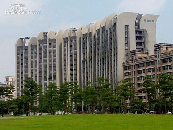 3「溫哥華花園」樓高15層,曾是不少明星購屋首選。