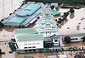 暴雨、洪水、土石流　日10萬居民撤離