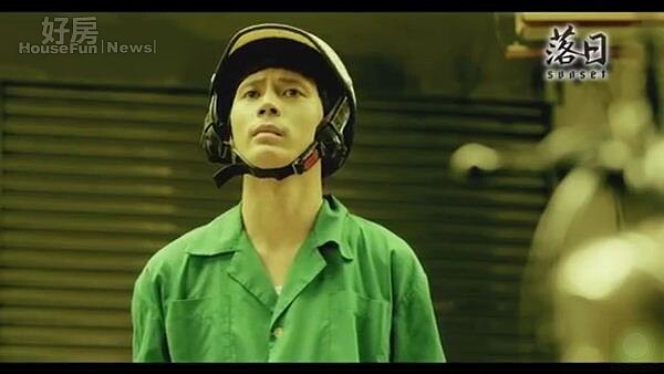2.陳岢鋐在客家電視台《落日》中飾演「魔鬼郵差」,迅速打開知名度。