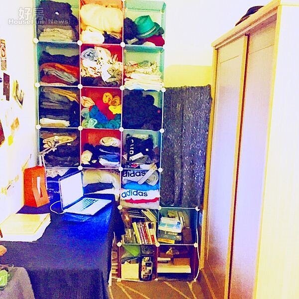 6.身為演員要準備許多衣服,所以他選擇好收納的格子把衣服褲子分門別類。