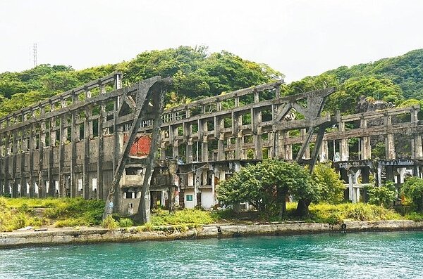 阿根納造船廠 市府希望結合舊區漁會大樓、正濱漁港至和平島,規畫為觀光廊帶。( 記者游明煌/攝影)